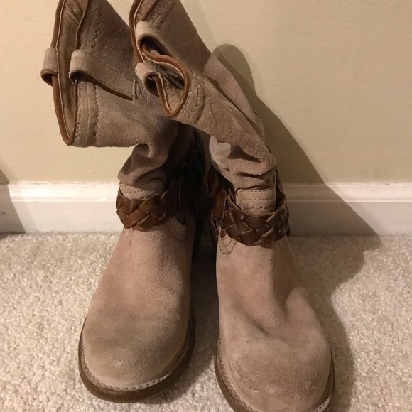 Frye Carmen Boots - Picture 4 of 8